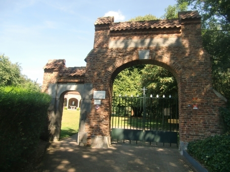 Wijchen-Bergharen : Molenweg, Kapelle auf dem Kapelberg ( Wallfahrtsort ), Eingangstor